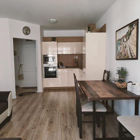 Studio Aivasovskij Park - Meters Away From Beach Pomorie Bagian luar foto