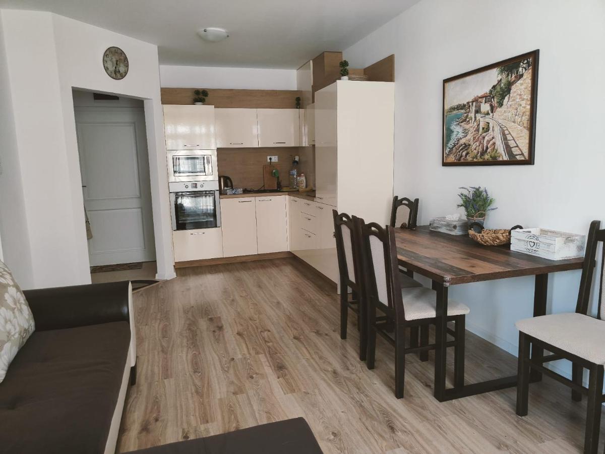 Studio Aivasovskij Park - Meters Away From Beach Pomorie Bagian luar foto