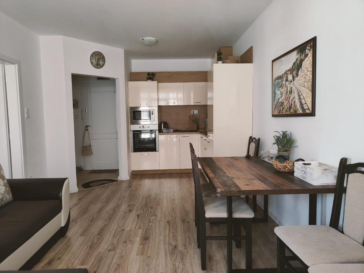 Studio Aivasovskij Park - Meters Away From Beach Pomorie Bagian luar foto
